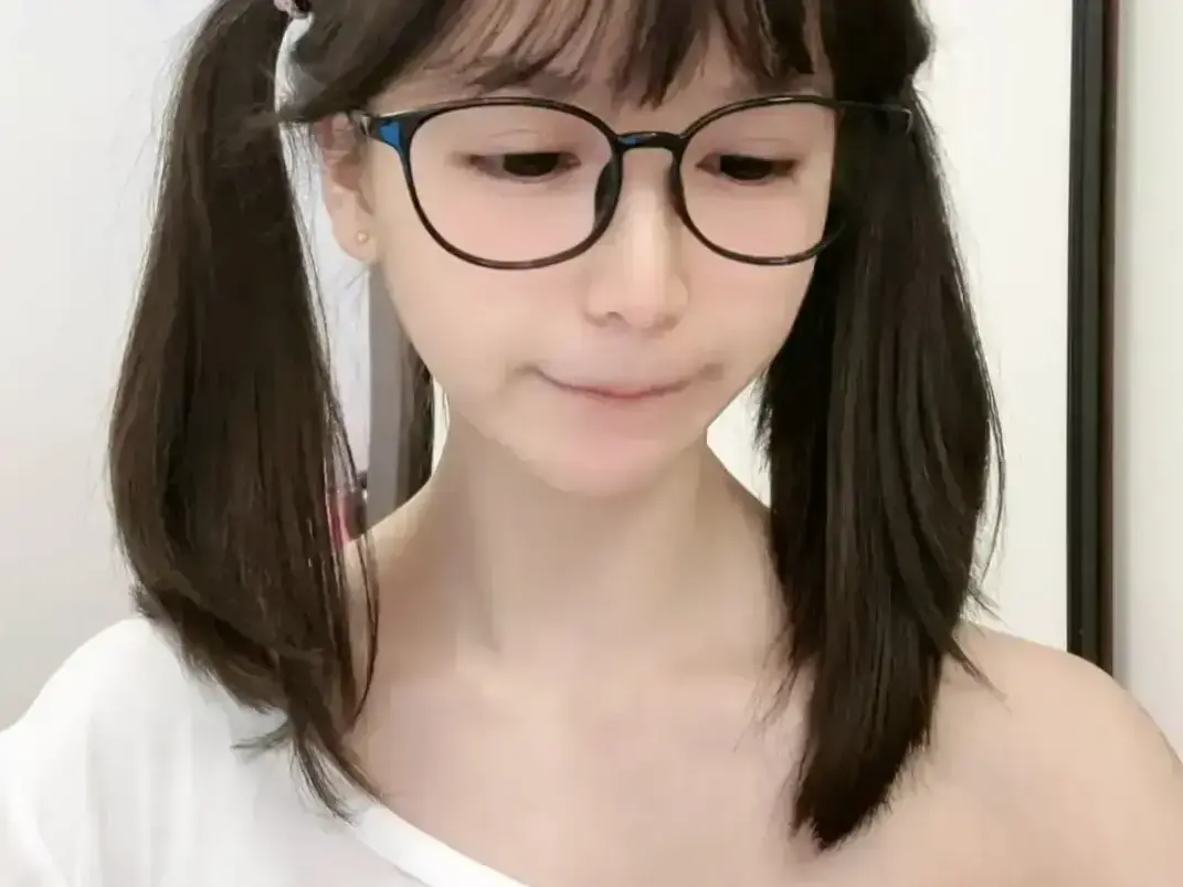 萌小栖咯咯哒vlog原视频无删减全集免费畅播-完整版极速获取-纯净观影沉浸感拉满-高清资源值得二刷细品