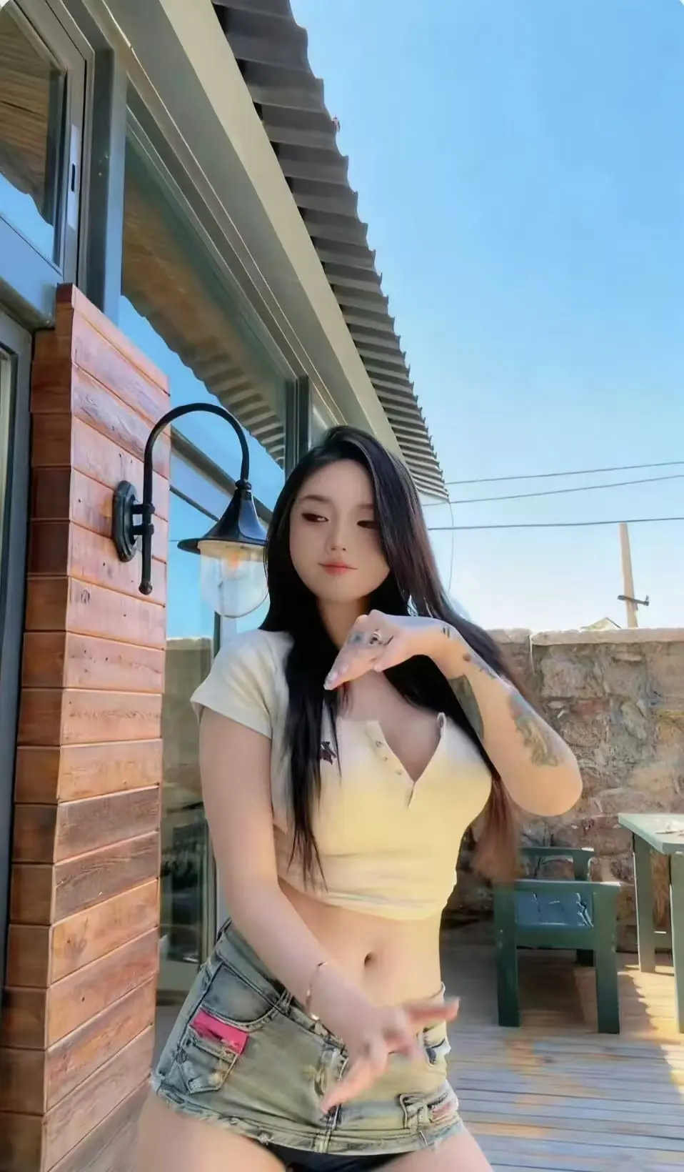 《Meena 成美男》高清全集资源免费看-中文版未删减在线观看-网盘存储无广告畅享-一次看遍Meena成美男