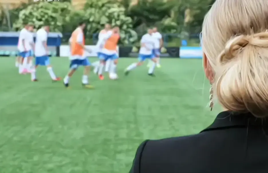 法国《Footballers'Moms》高清完整版免费在线观看 - 足球队的女老板们法国电影无广告在线看