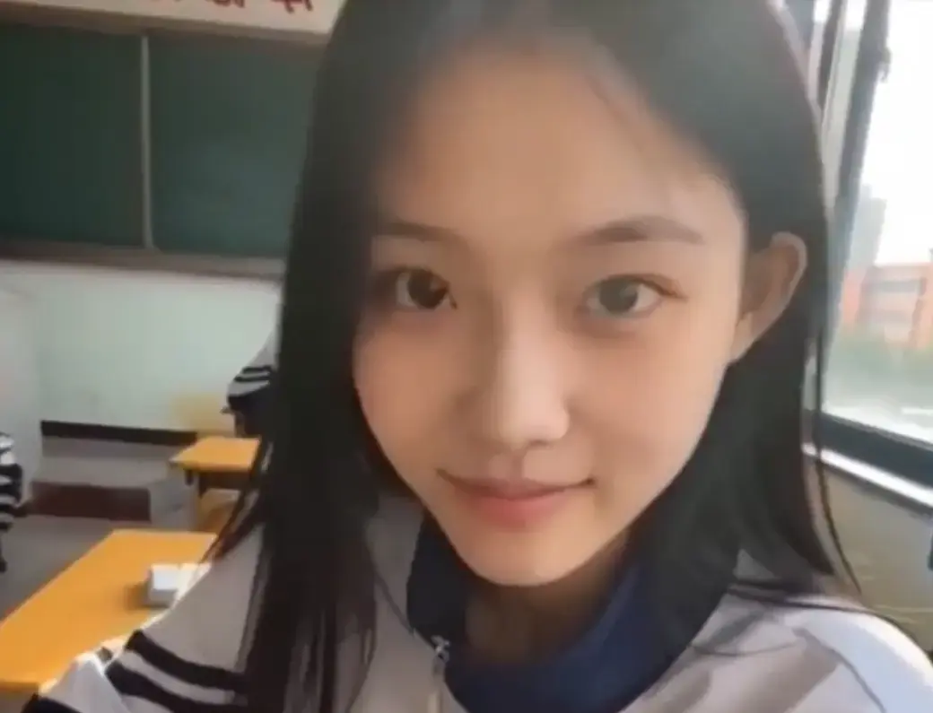 《我的十八岁女友》无删减版在线播放 4K蓝光画质免费观看 - 黄果AI短剧高甜治愈全集 - 追完又想谈恋爱了结局太甜